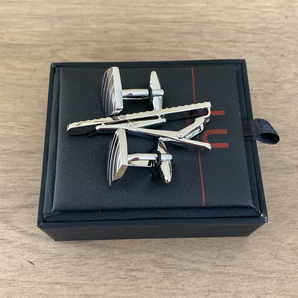 Línea Uomo Silver Cufflinks n Tie Clip Set